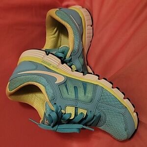Nike dual fusion size 6 women